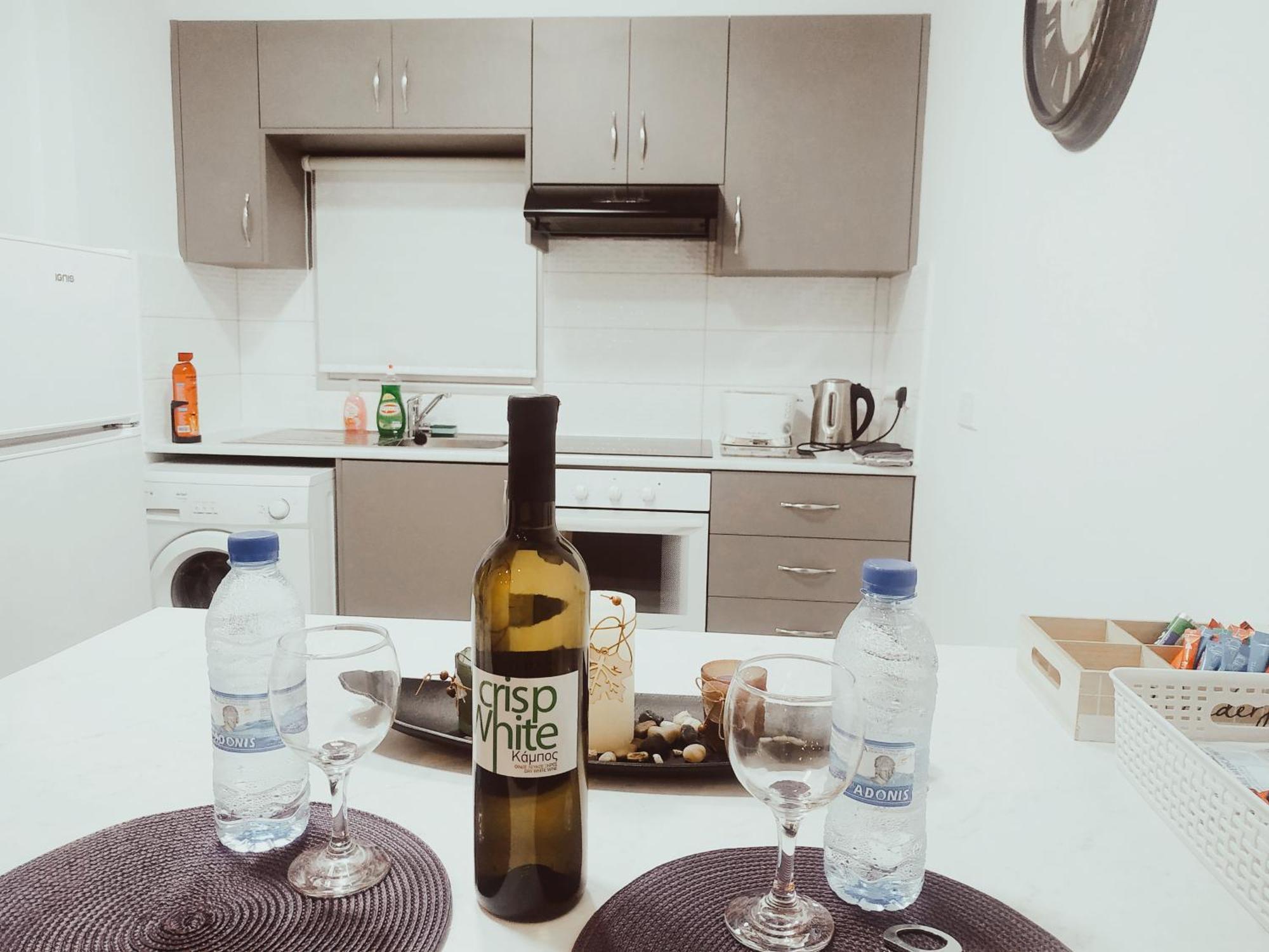 Charming Holiday Retreat Kato Paphos Apt 400M To The Beach Room photo